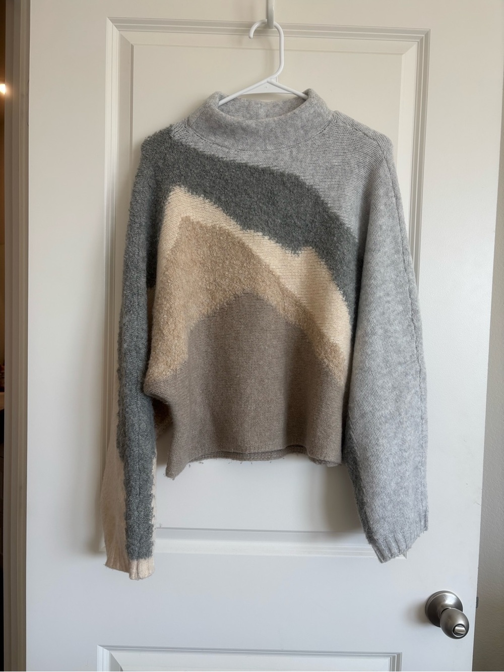 Abercrombie & Fitch Neutral sweater